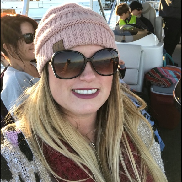 Meet your Posher, Brittney - Picture 2 of 3